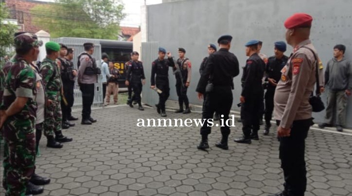 Kapolsek Jatiwangi Pantau langsung Sterilisasi Gereja Katholik Kristus Raja Jatiwangi