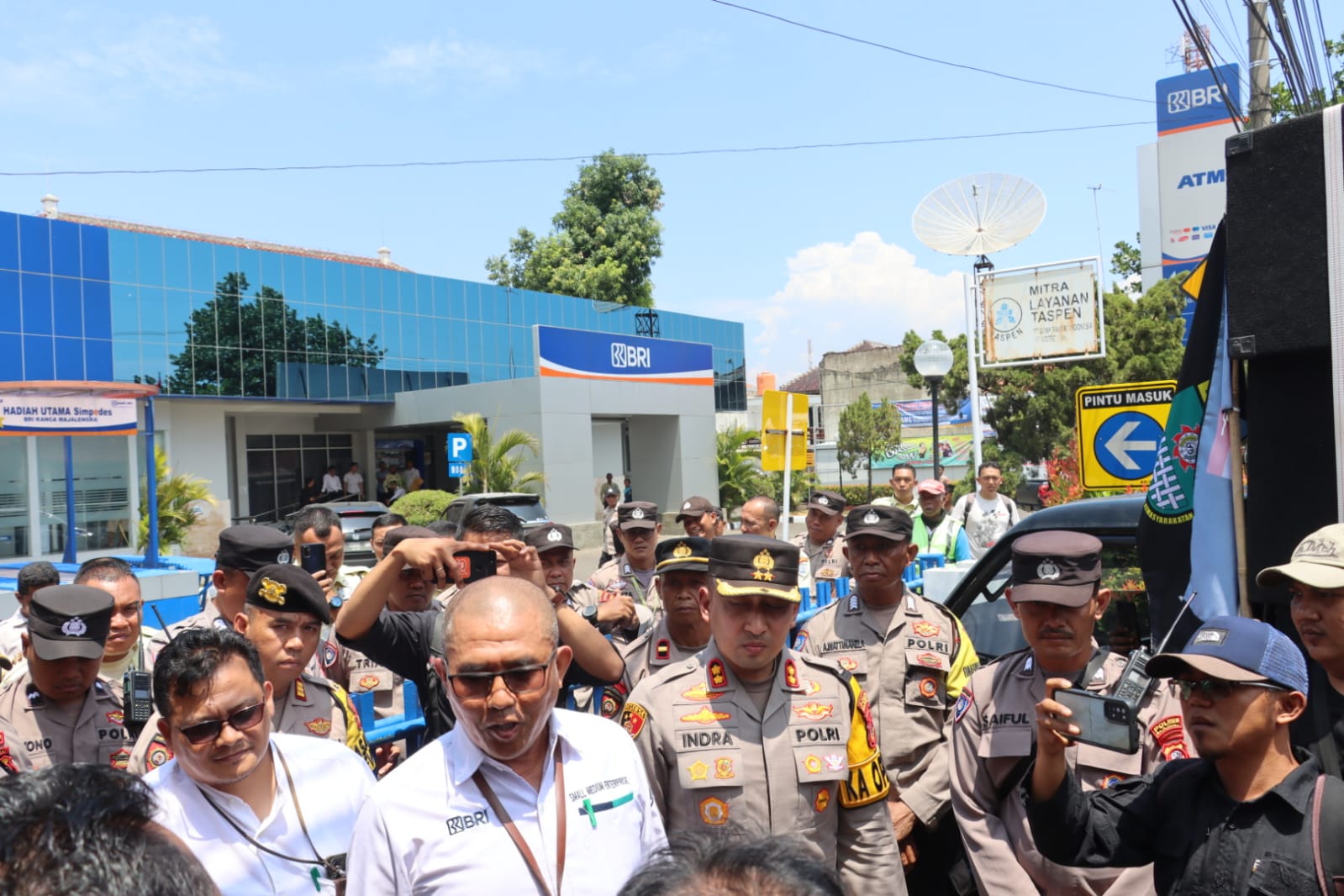 Kapolres Pimpin Pengamanan Unjuk Rasa di BRI Cabang Majalengka