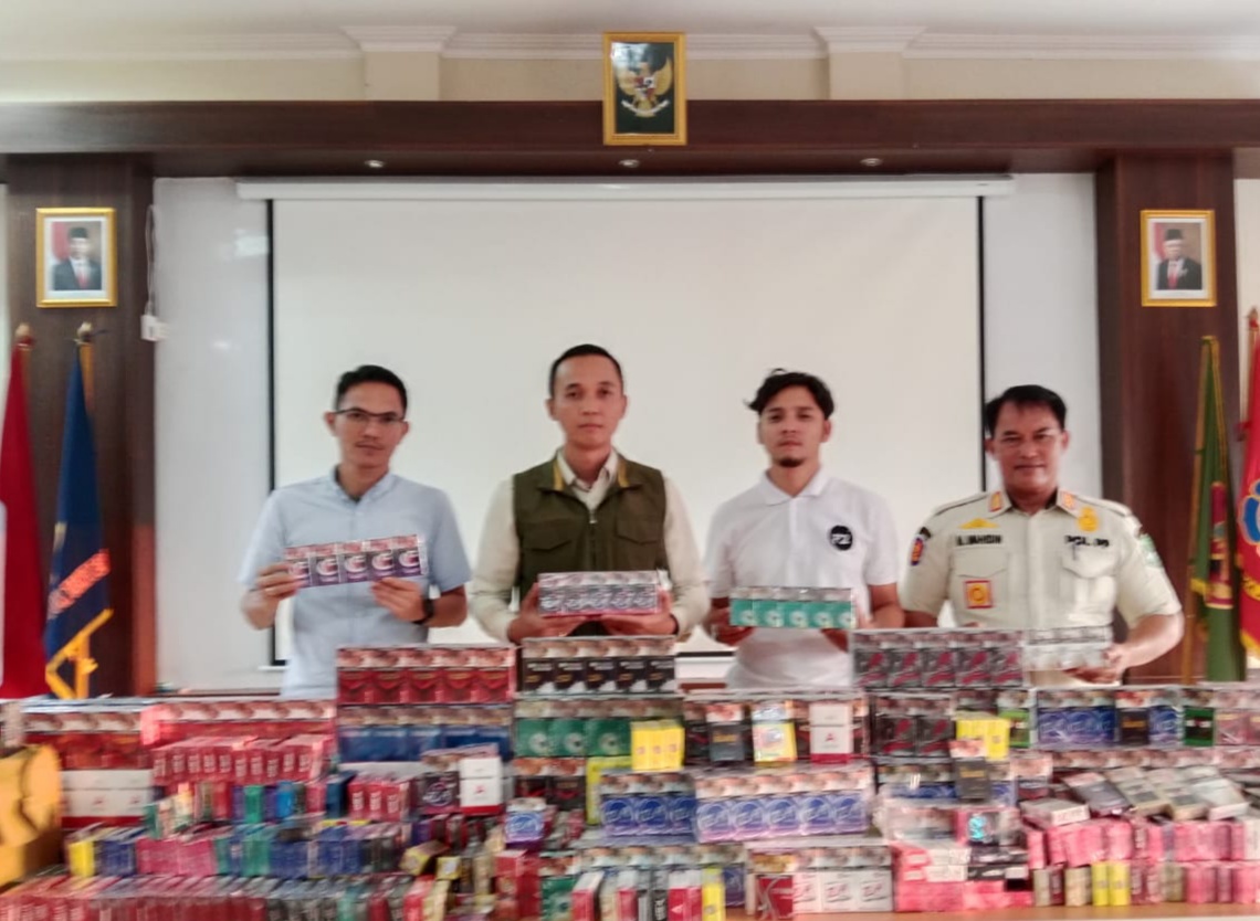 Ribuan Batang Rokok Ilegal Di Sita Satpol PP