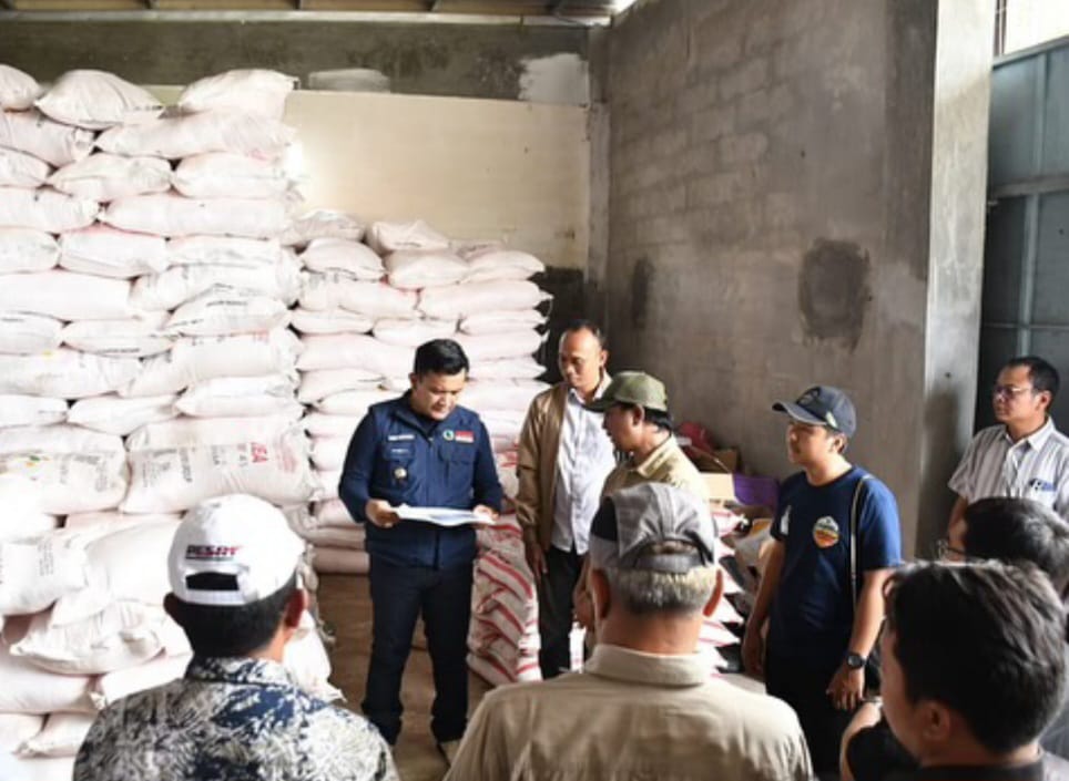 Pj Bupati Majalengka Pantau Ketersediaan Pupuk di Jatitujuh