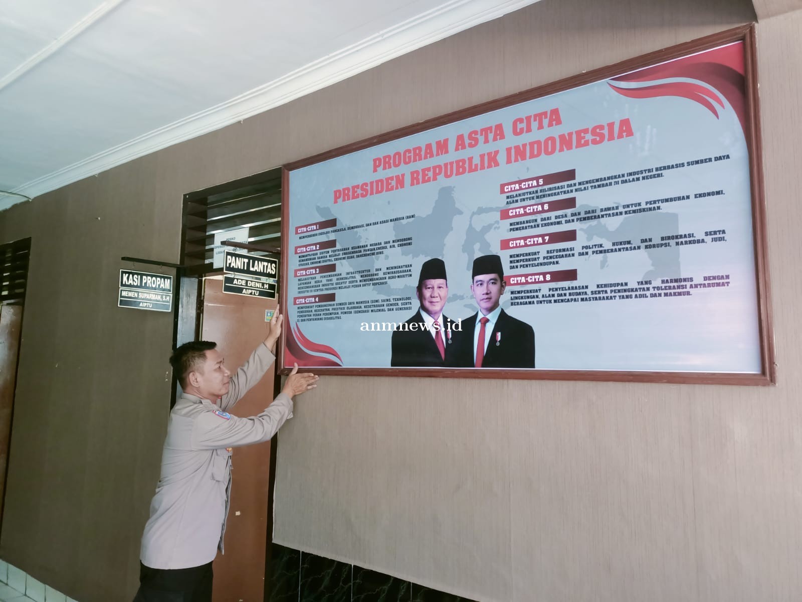 Polsek Cikijing Pasang Banner Program Asta Cita Presiden Republik Indonesia