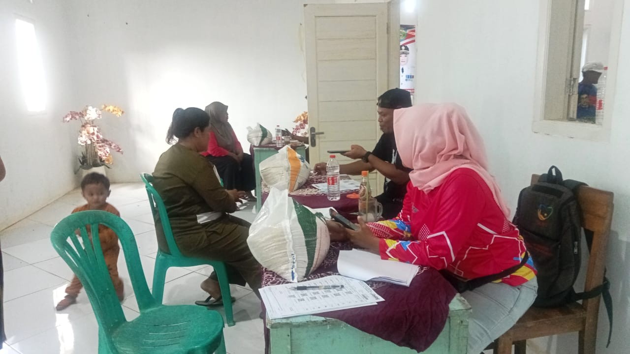 Pemdes Tunggulpayung Salurkan Beras Ketahanan Pangan