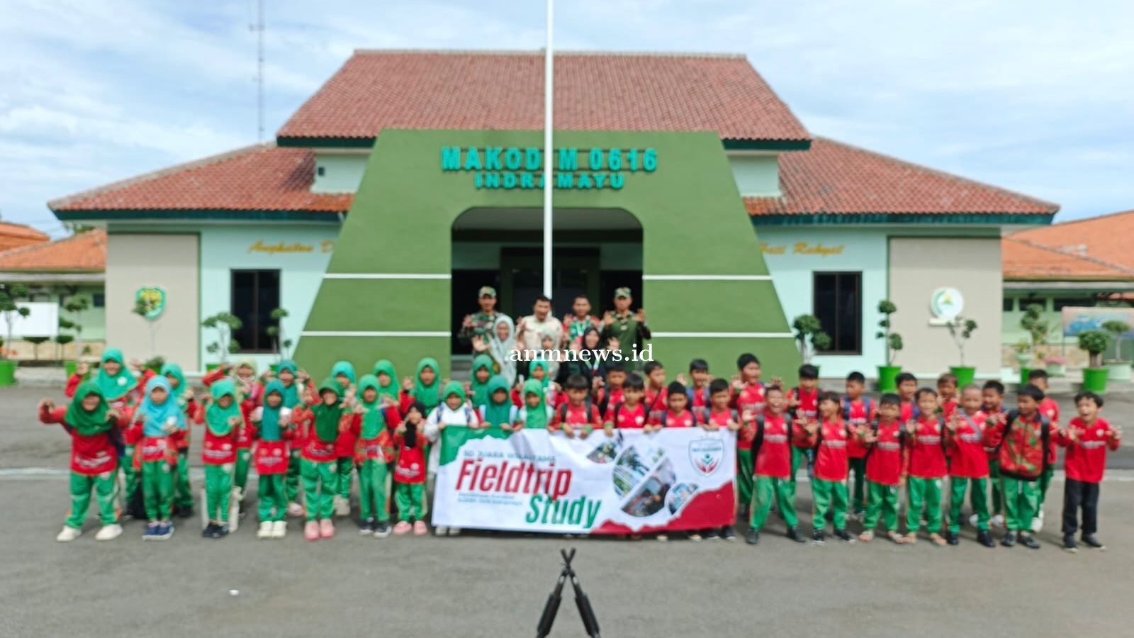 Kegiatan Field Trip SD Juara Wirautama Patrol di Pusat Pendidikan Karakter Kodim 0616/Indramayu