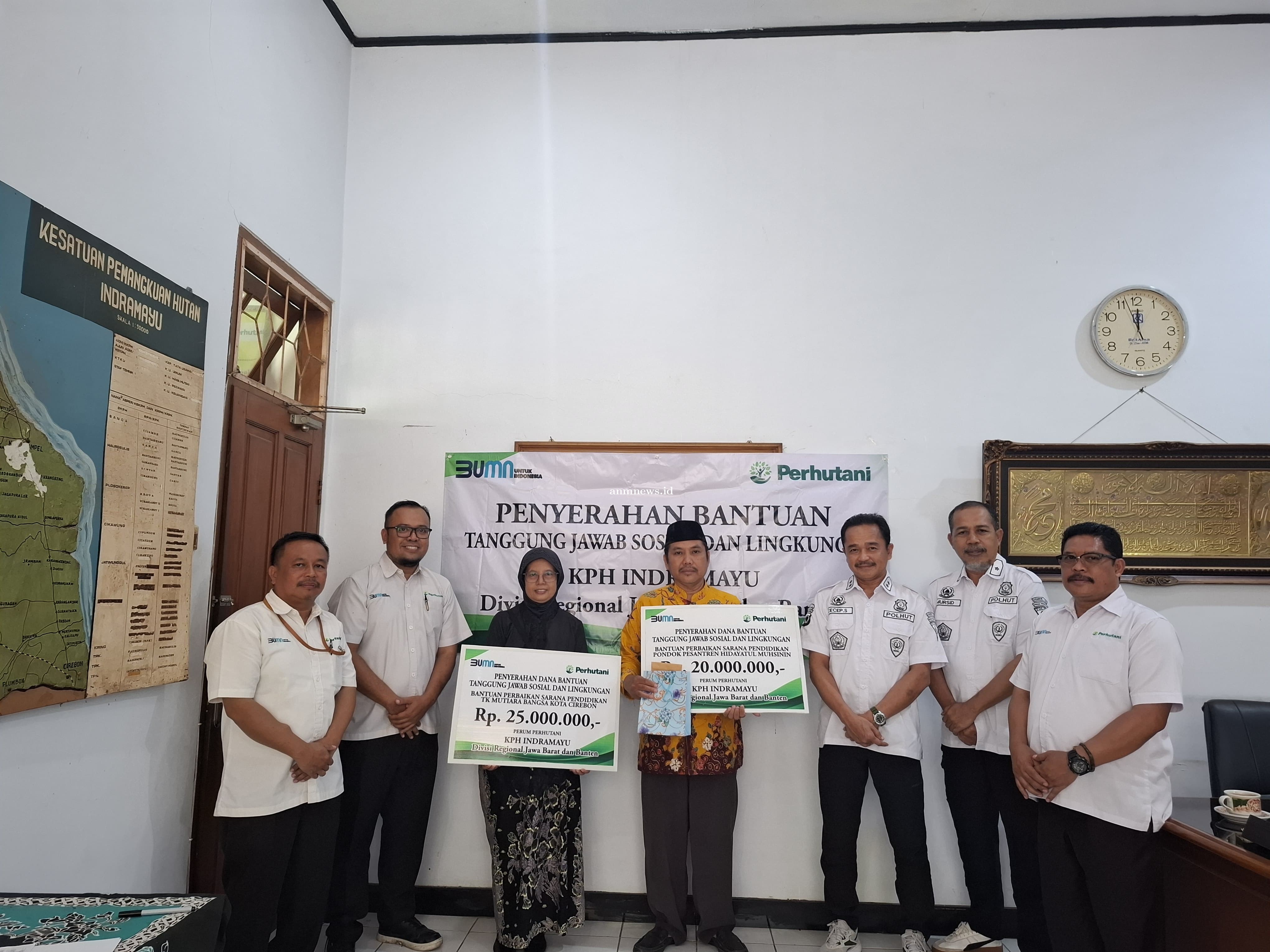 Perhutani Salurkan TJSL Untuk Bantuan Sarana Prasarana Pendidikan di Indramayu