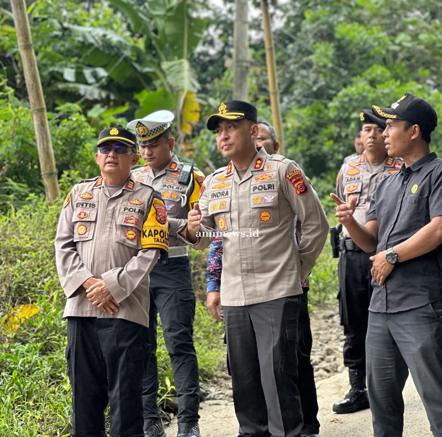 Kapolres Majalengka Tinjau Langsung Lokasi Longsor Penghubung Jalan Desa Margamukti