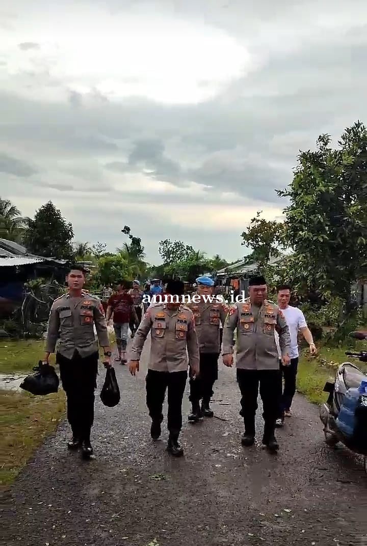 Polri Cepat Tanggap Bencana, Kapolres dan PJU Polres Beltim Terjun Langsung Membantu Korban Bencana Angin Puting Beliung