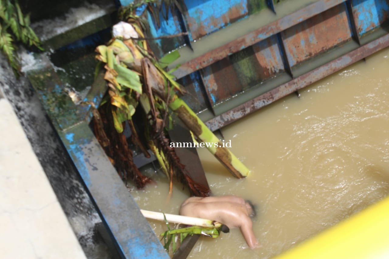 Digemparkan Penemuan Sesosok Mayat Perempuan di Bendungan Caplokan Losarang