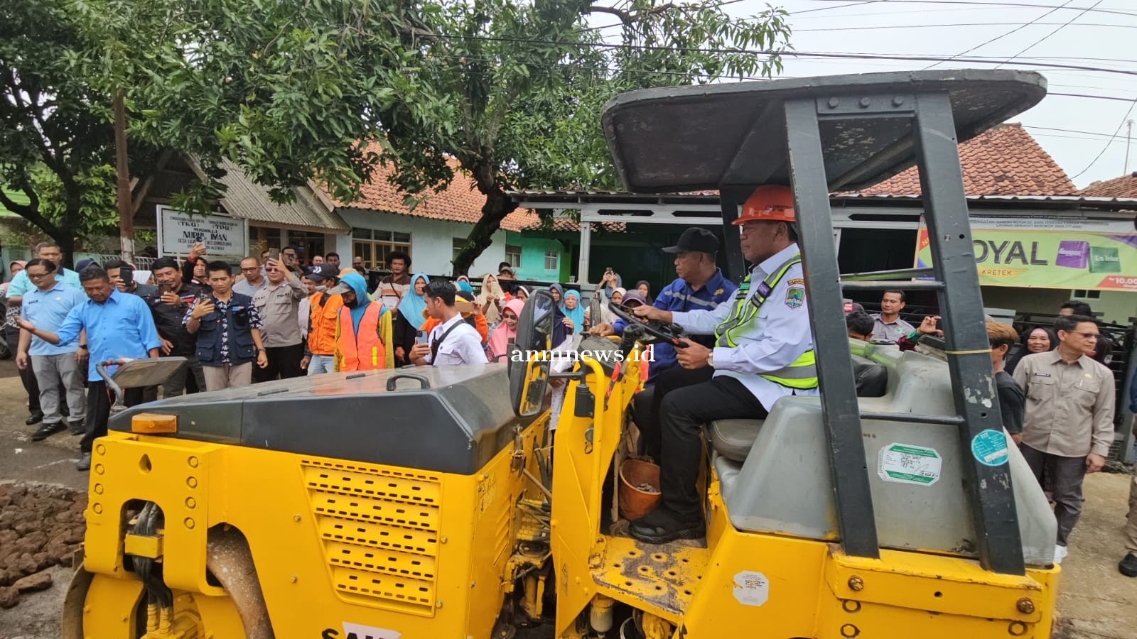 Inovasi Bupati Majalengka Perbaikan Jalan Bersama Program Pembangunan Jalan Bersama Industri (PJBI).