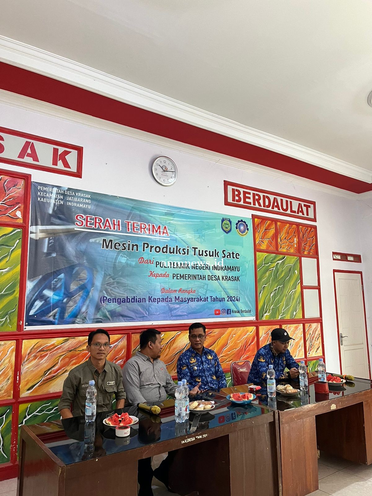 Polindra Hibahkan Mesin Produksi Tusuk Sate Kepada Bumdes Krasak