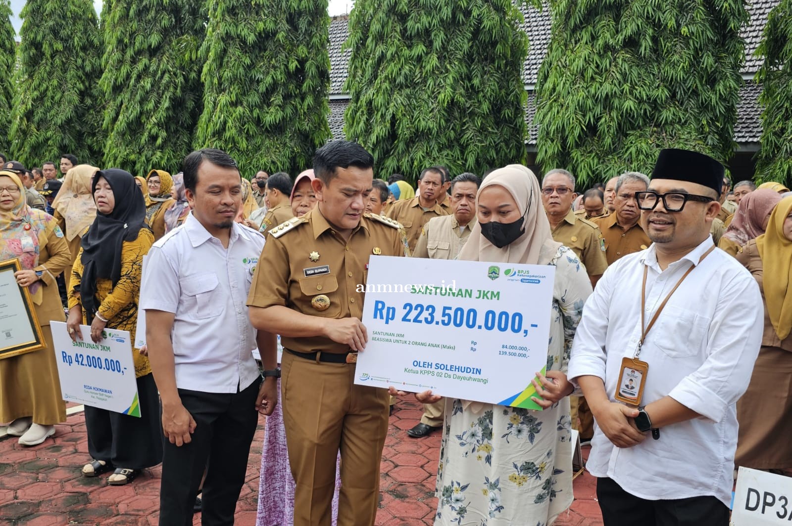Pemkab Majalengka Serahkan Santunan bagi KPPS yang Meninggal Dunia Saat Pilkada Serentak 2024