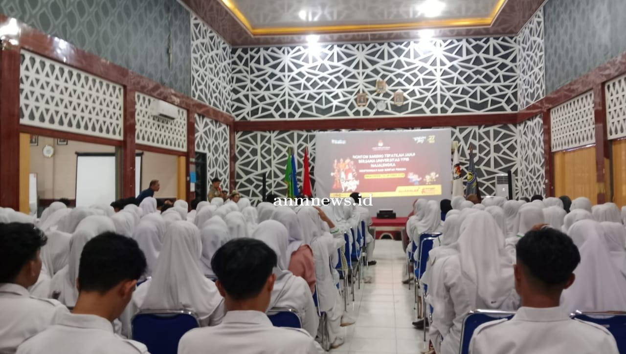 Ratusan Mahasiswa dan Mahasiswi YPIB Majalengka Nobar Bersama KPU Majalengka