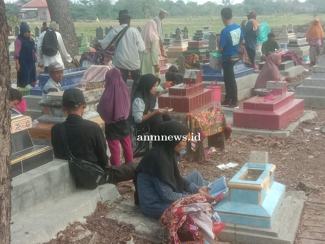 Ngunjungan Acara Adat Turun Temurun di Desa Wirakanan Indramayu