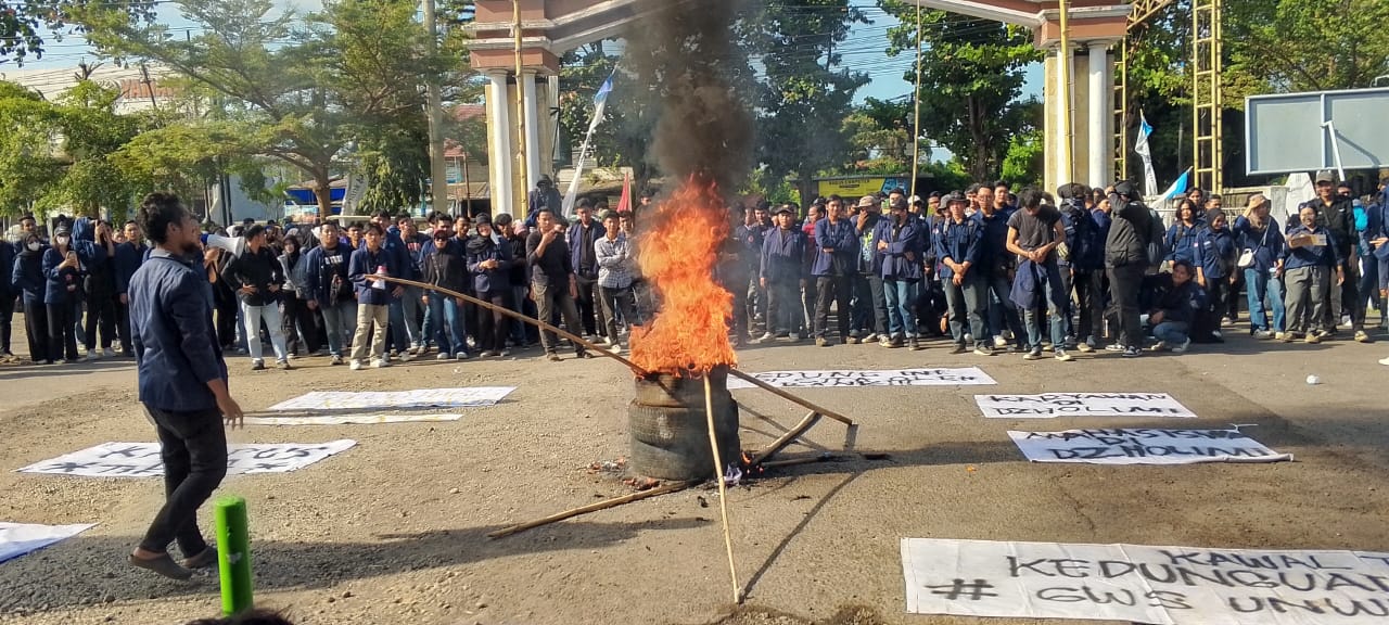 Rektor UNWIR Kabur Tanpa kejelasan Atas tuntutan Mahasiswa
