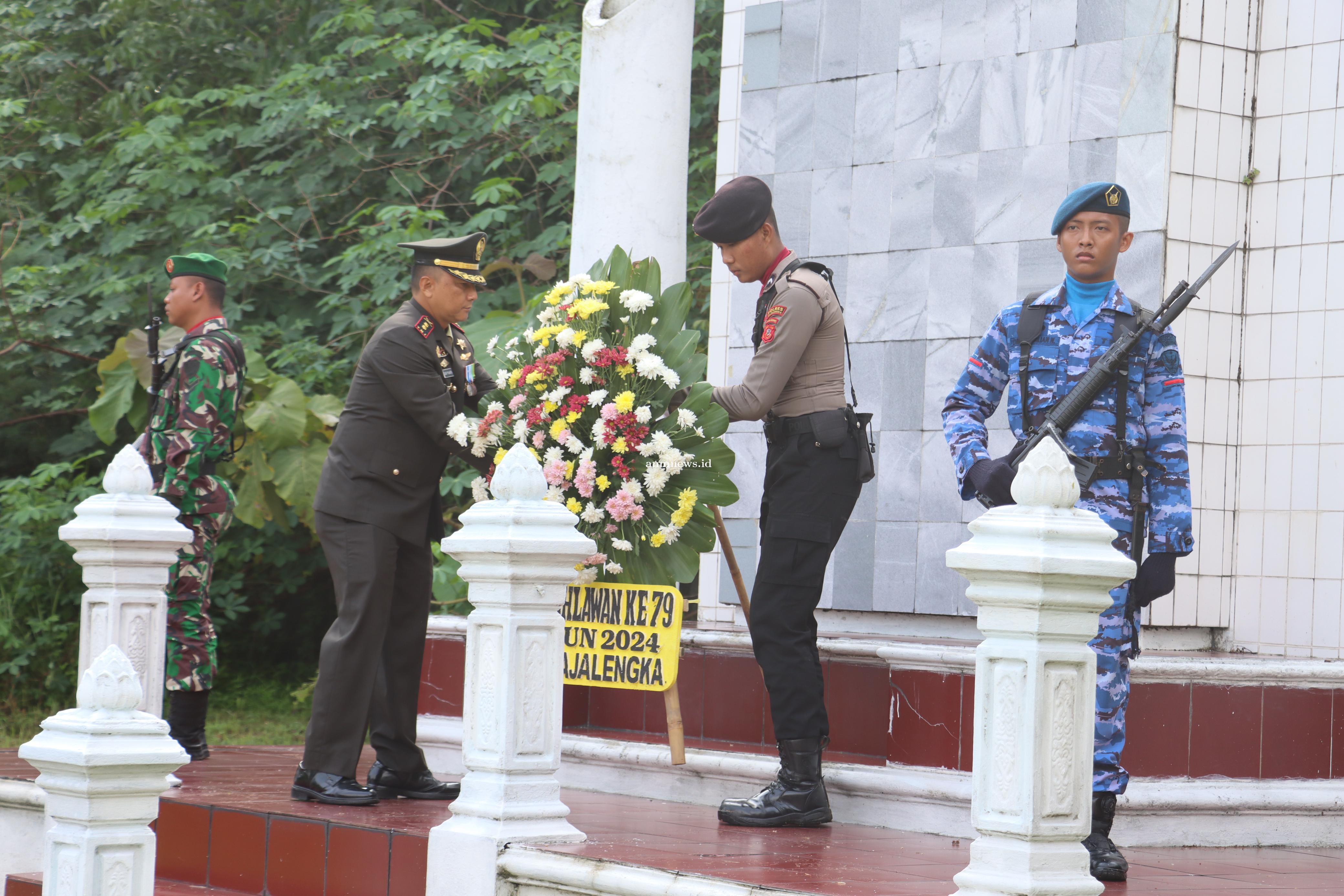 Waka Polres Majalengka Hadiri Upacara Ziarah Nasional Hari Pahlawan Ditaman Makam Pahlawan