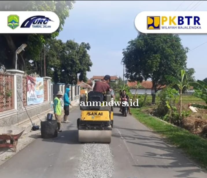 Perbaikan Jalan Majalengka-Cikasarung di Lakukan Tim URC Tambal Jalan Majalengka