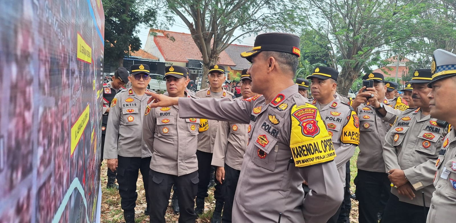 Kabag Ops Polres Majalengka Pimpin Pengamanan Pengundian Nomor Urut dan Deklarasi Kampanye Damai