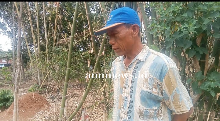 Dalam Rangka Perluasan Kuburan Desa, Masyarakat Lakukan Gotongroyong
