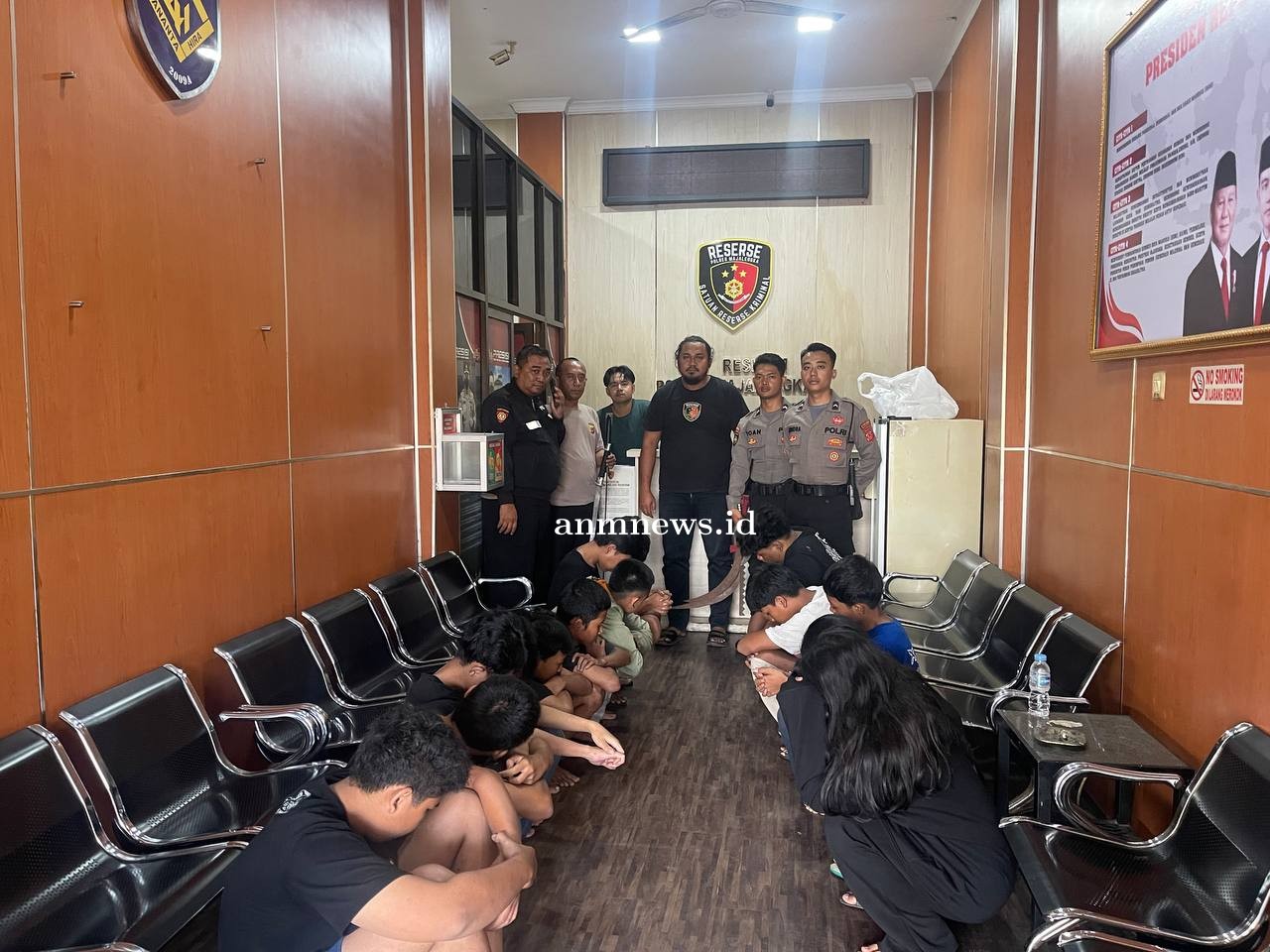 Polres Majalengka Amankan Senjata Tajam dan 12 Orang dari Kelompok yang Diduga Merupakan Geng Motor